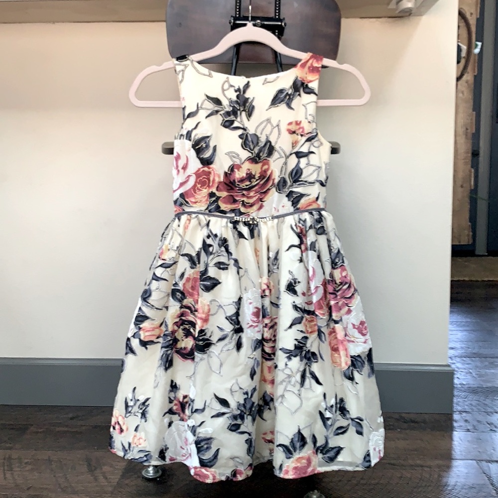 Pippa & Julie - size 8 dress
